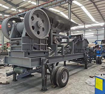 The operating principle of the mobile jaw crusher is relatively simple. The vibrating feeder of the equipment uniformly feeds the jaw crusher, and the…