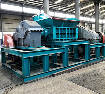 The scrap car shredder when the material enters the casing, it plays the role of forced feeding and forced crushing. The scrap car shredder is easy to…
